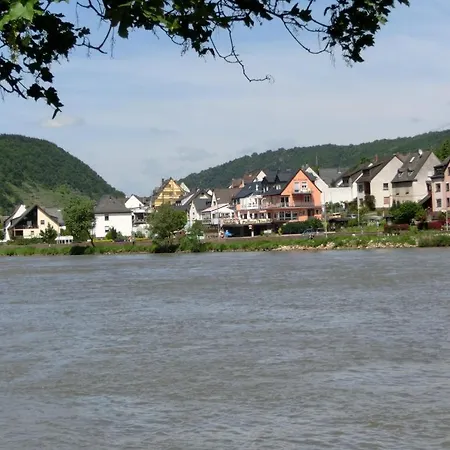 Moselstausee Oberfell